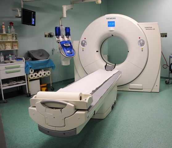 počítačový tomograf (CT)